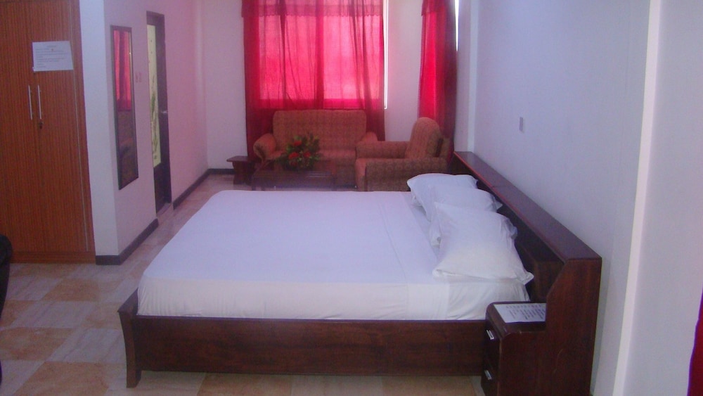 

Roma - Accra - Grand View Hotel