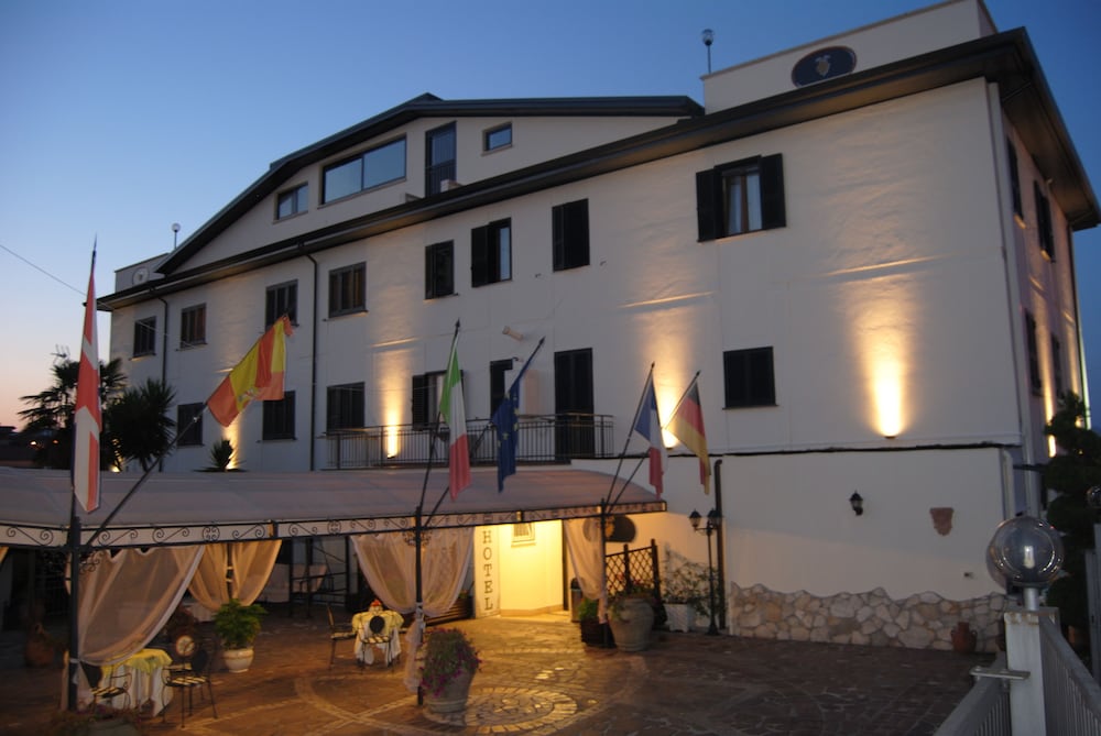 

Genova - Velletri - Hotel Nespolo D'Oro