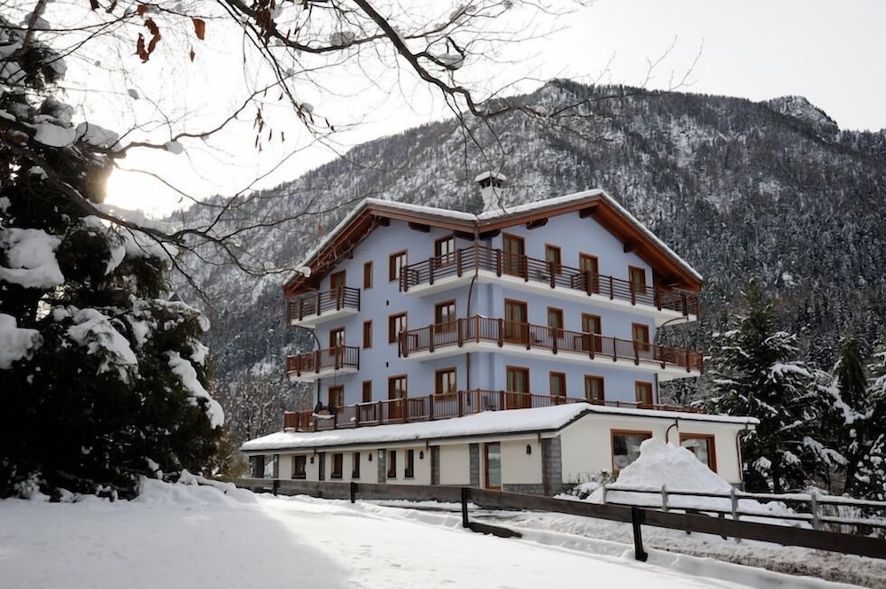 

Catania - Champoluc - Laghetto Alpine Hotel & Restaurant