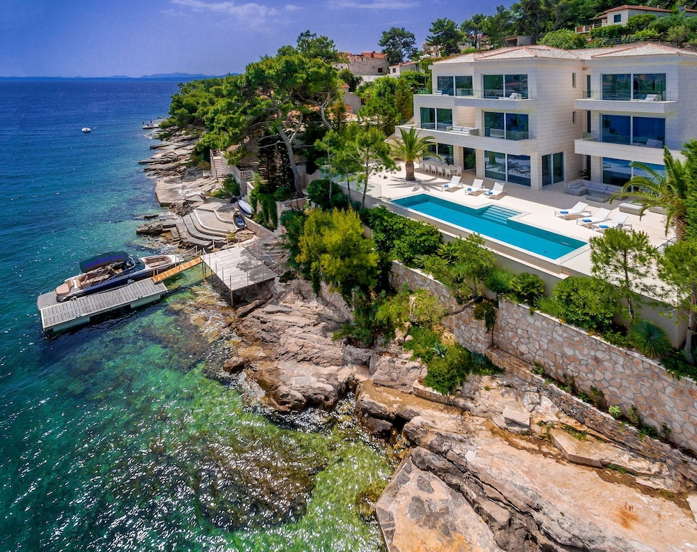 

Milano - Sumartin, Brazza - Beachfront Villa Seven Sins with Pool