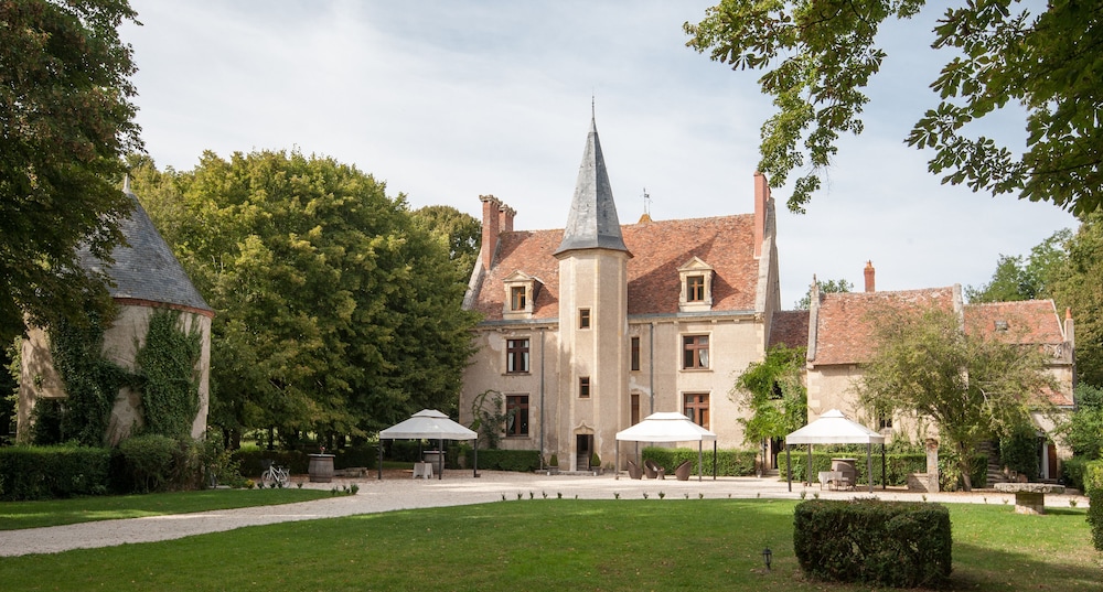 Magny-Cours - Château - Hôtel Le Sallay