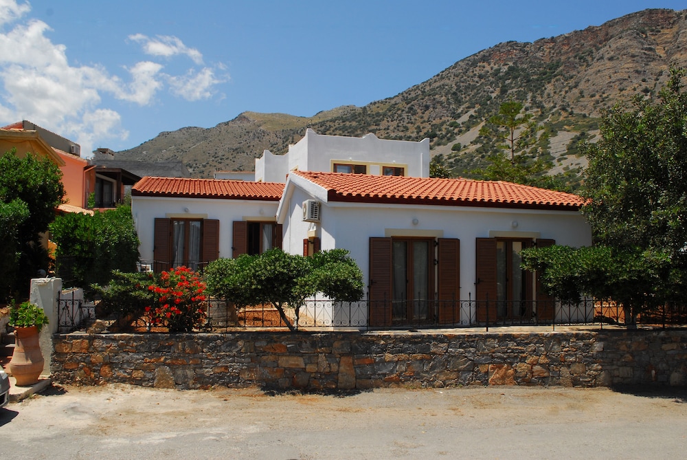 

Bari - Elounda - Athina Villas