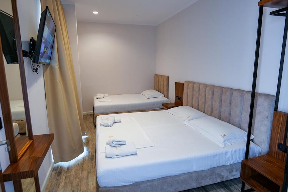 

Bari - Riviera Albanese - Hotel Semajo