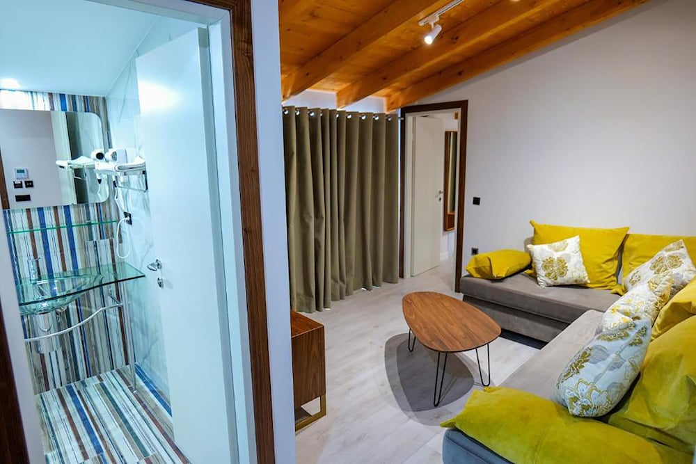 

Roma - Valona - Hotel Semajo