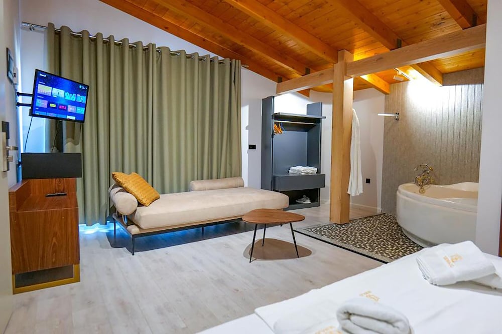 

Pescara - Valona - Hotel Semajo