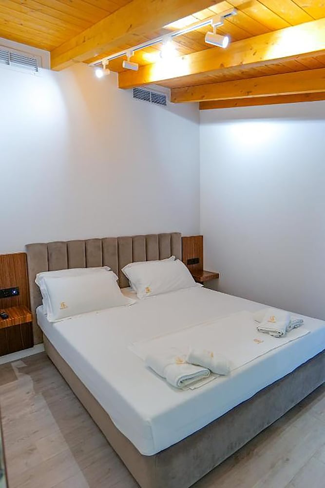 

Bologna - Valona - Hotel Semajo