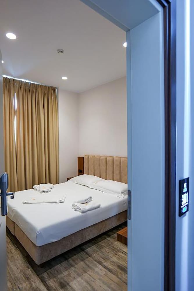 

Brindisi - Riviera Albanese - Hotel Semajo