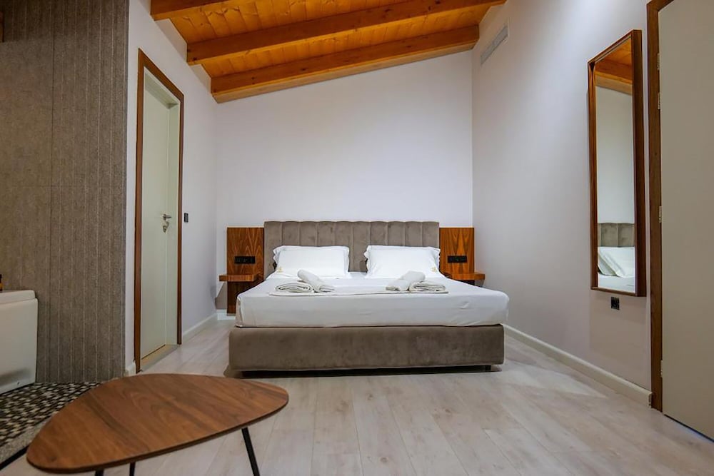 

Bologna - Valona - Hotel Semajo