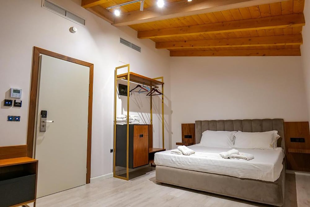 

Bologna - Valona - Hotel Semajo