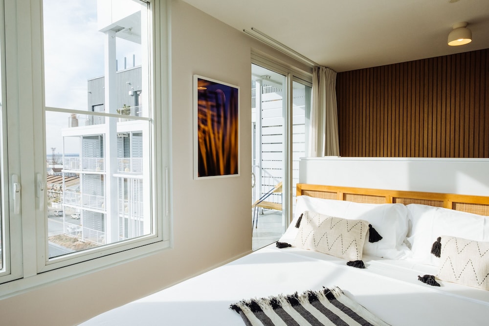 

Torino - New York - Aeroporto JFK - The Rockaway Hotel