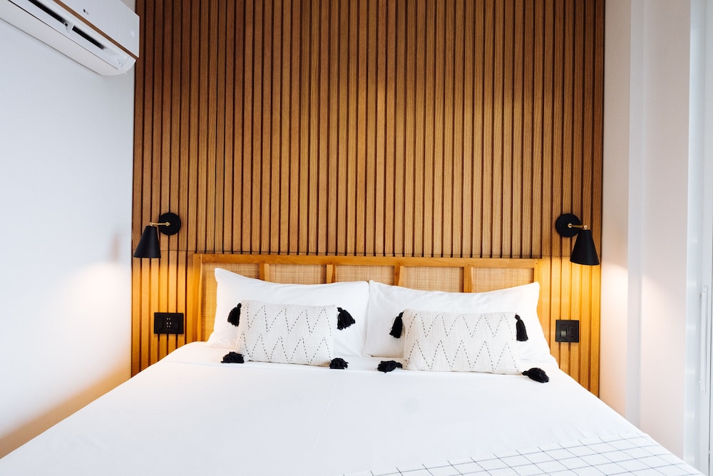 

Roma - Broad Channel - The Rockaway Hotel