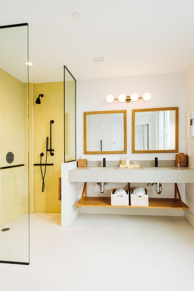 

Venezia - New York - Aeroporto JFK - The Rockaway Hotel
