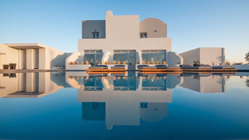 

Firenze - Santorini, Isole Greche - Volcanic Arc Suites