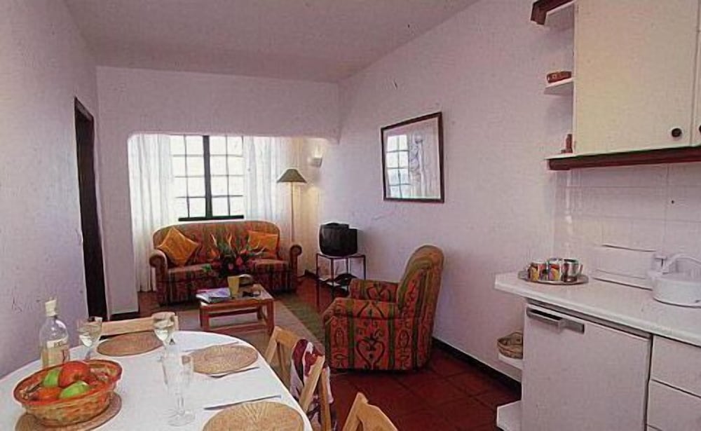 

Roma - Câmara de Lobos - Apartamentos Quinta Mae dos Homens