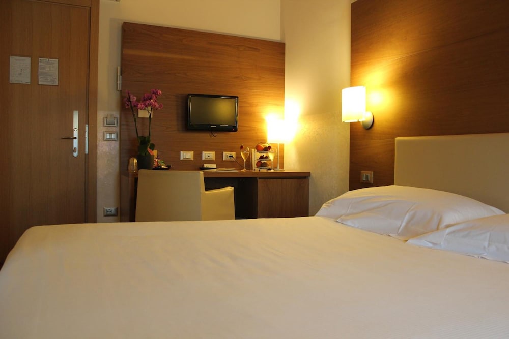 

Bari - Villafranca di Verona - Hotel Operà