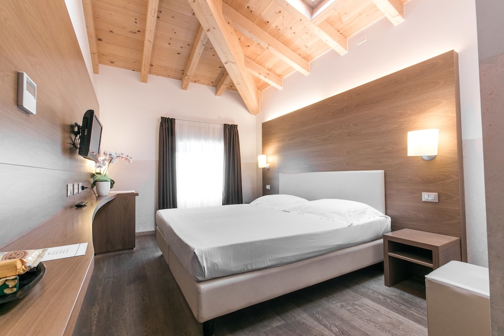 

Catania - Villafranca di Verona - Hotel Operà