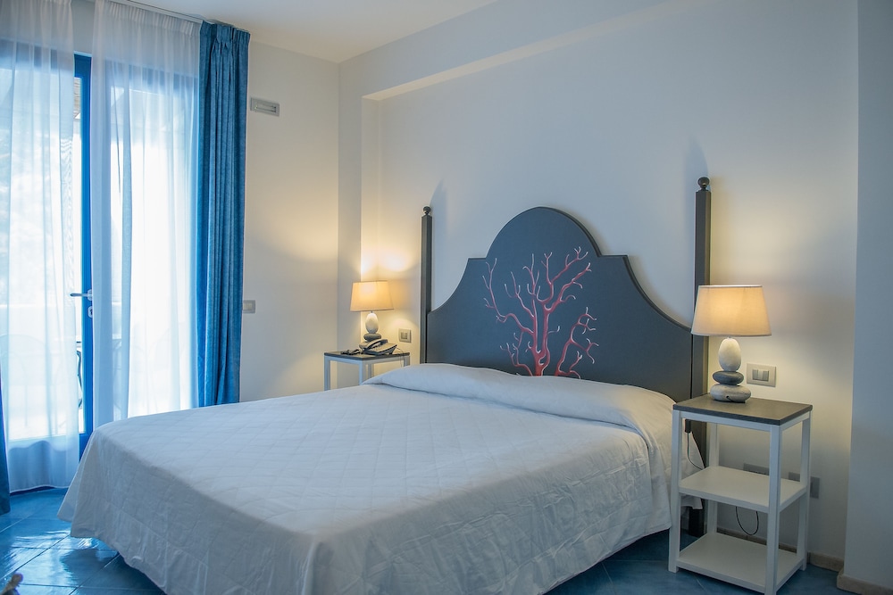 

Roma - Lipari, Isole Eolie - Hotel Cutimare - Aeolian Charme