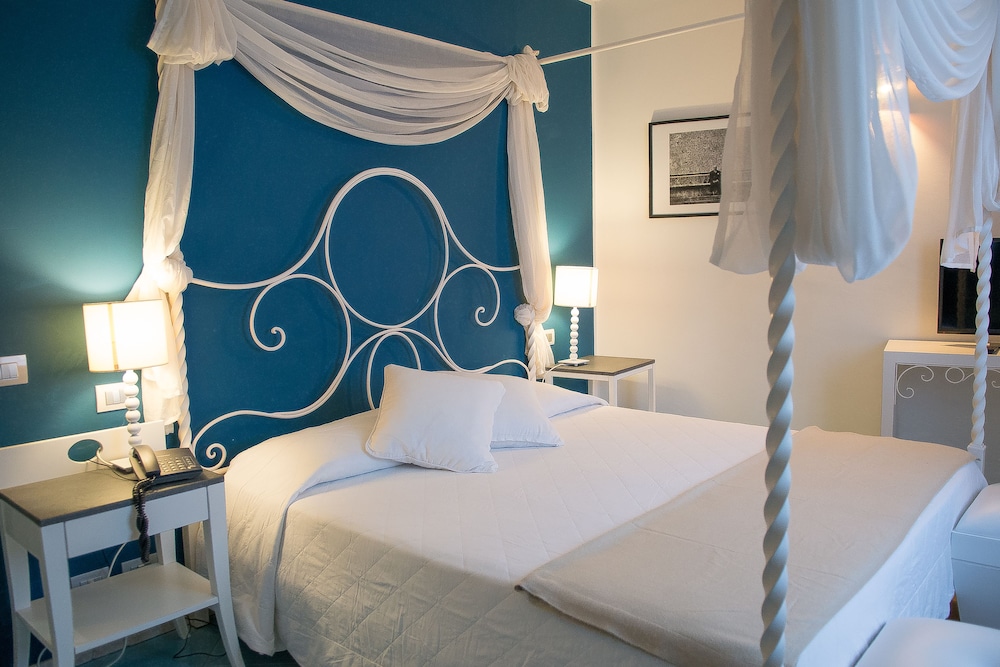 

Milano - Isole Eolie, Sicilia - Hotel Cutimare - Aeolian Charme