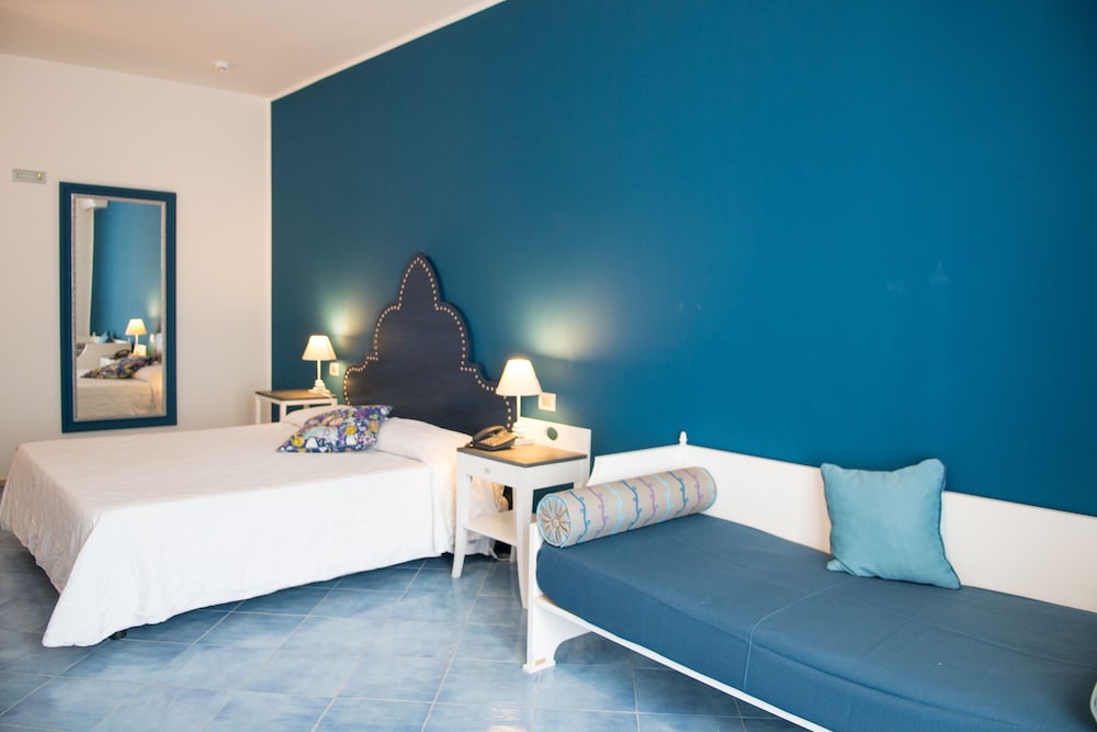 

Napoli - Isole Eolie, Sicilia - Hotel Cutimare - Aeolian Charme