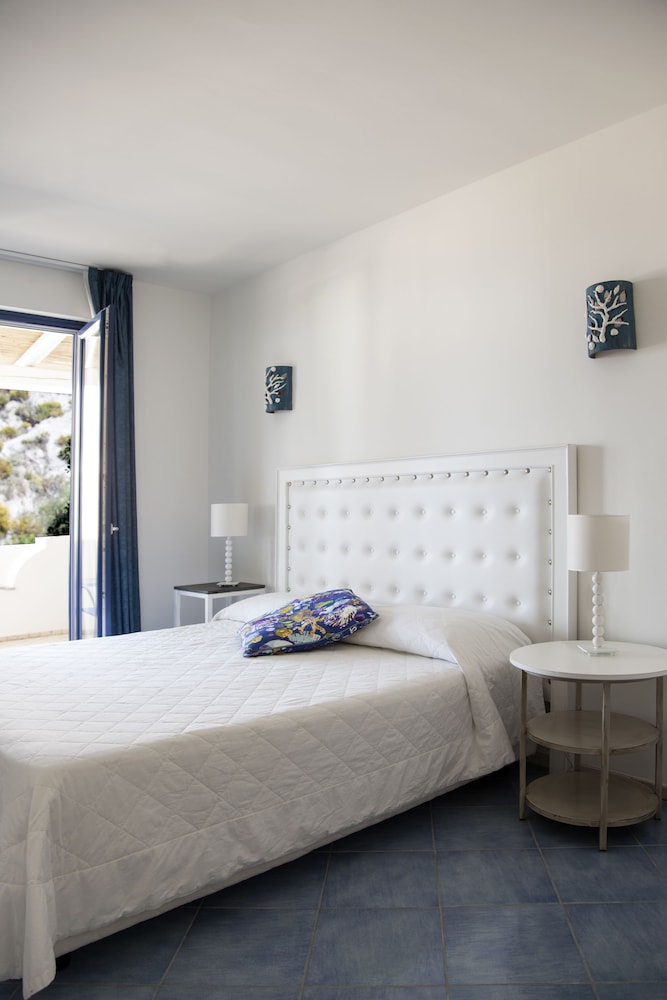 

Lamezia Terme - Isole Eolie, Sicilia - Hotel Cutimare - Aeolian Charme