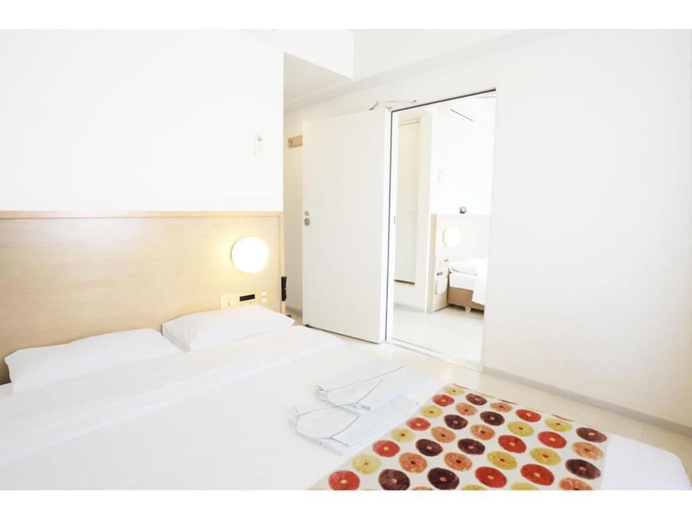 

Roma - Naha - Smile Hotel Okinawa Naha (Tomari Port)