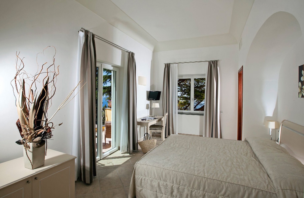 

Torino - Isola di Capri - Hotel Villa Ceselle