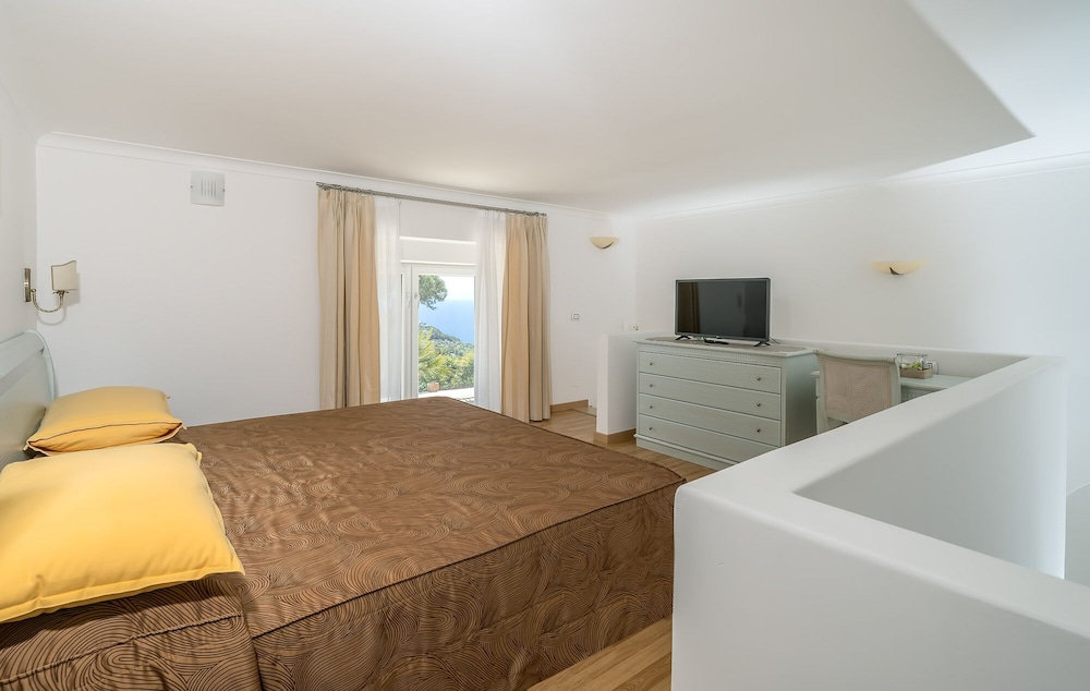 

Milano - Isola di Capri - Hotel Villa Ceselle
