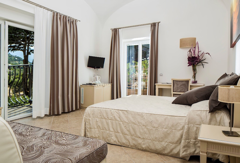 

Milano - Capri - Hotel Villa Ceselle