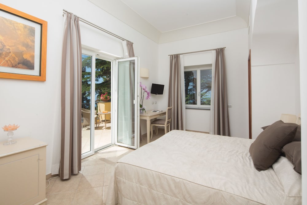 

Milano - Capri - Hotel Villa Ceselle