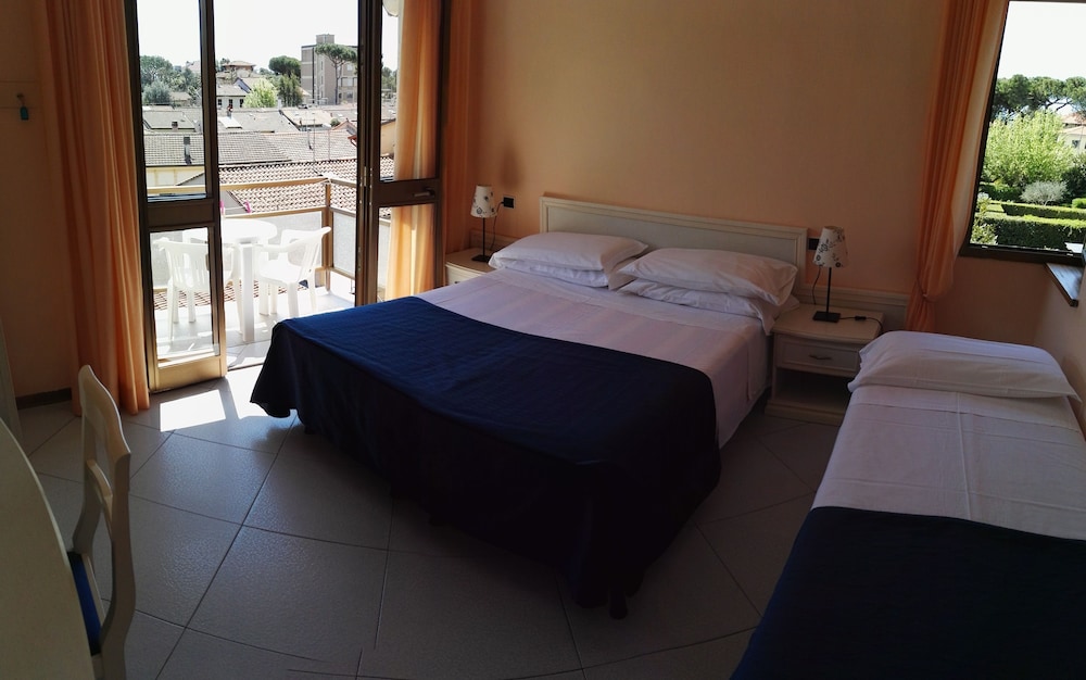 

Milano - Forte dei Marmi - Hotel Elizabeth