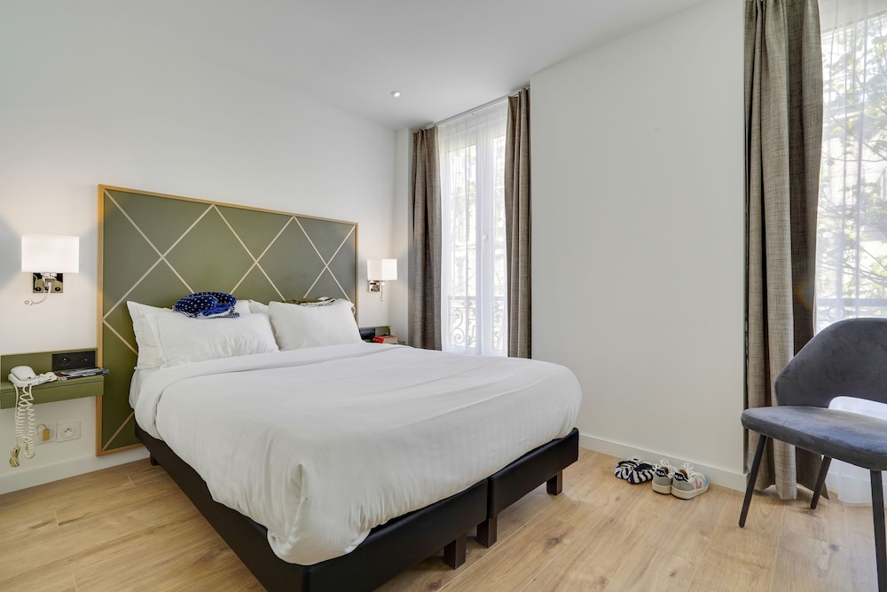 

Catania - Clichy - Hotel B Square