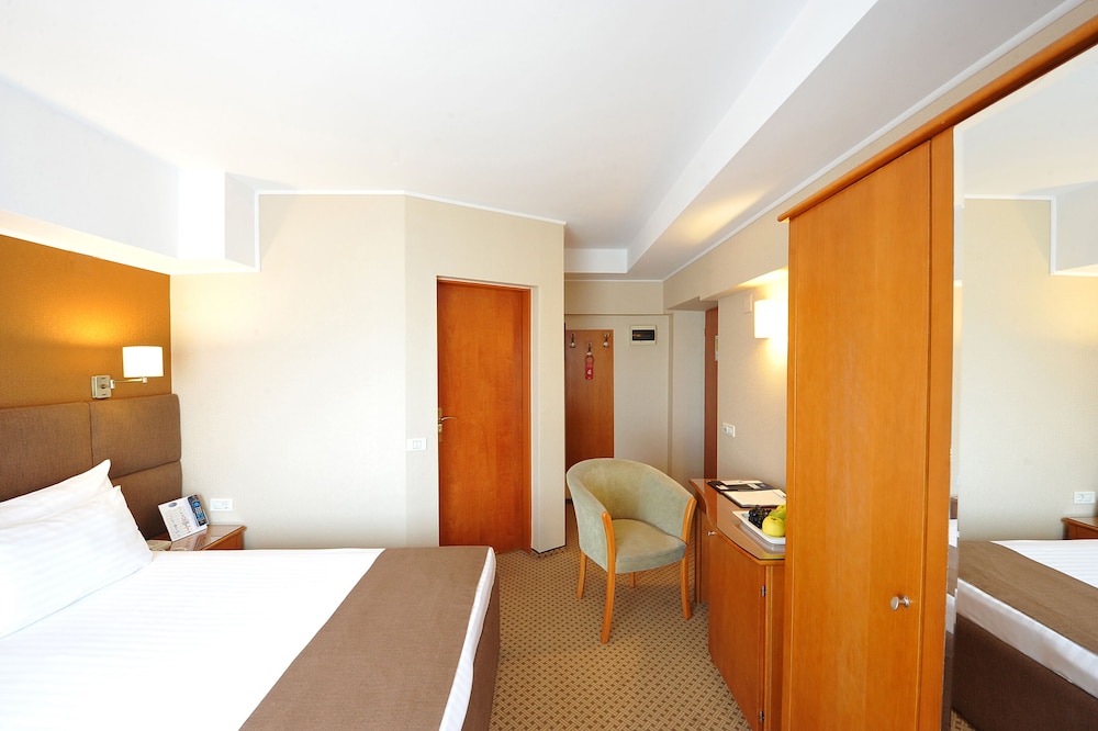 

Catania - Otopeni - Crystal Palace Hotel