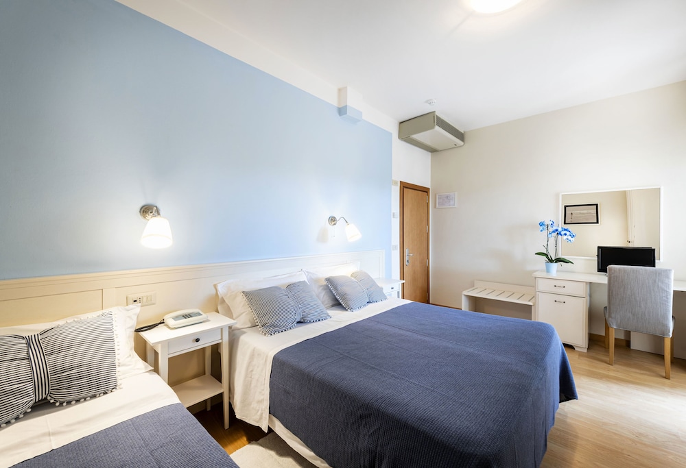 

Catania - Forte dei Marmi - Hotel Andreaneri