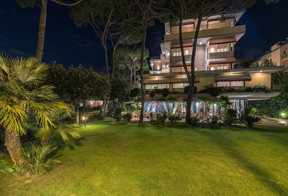 

Milano - Forte dei Marmi - Hotel Andreaneri