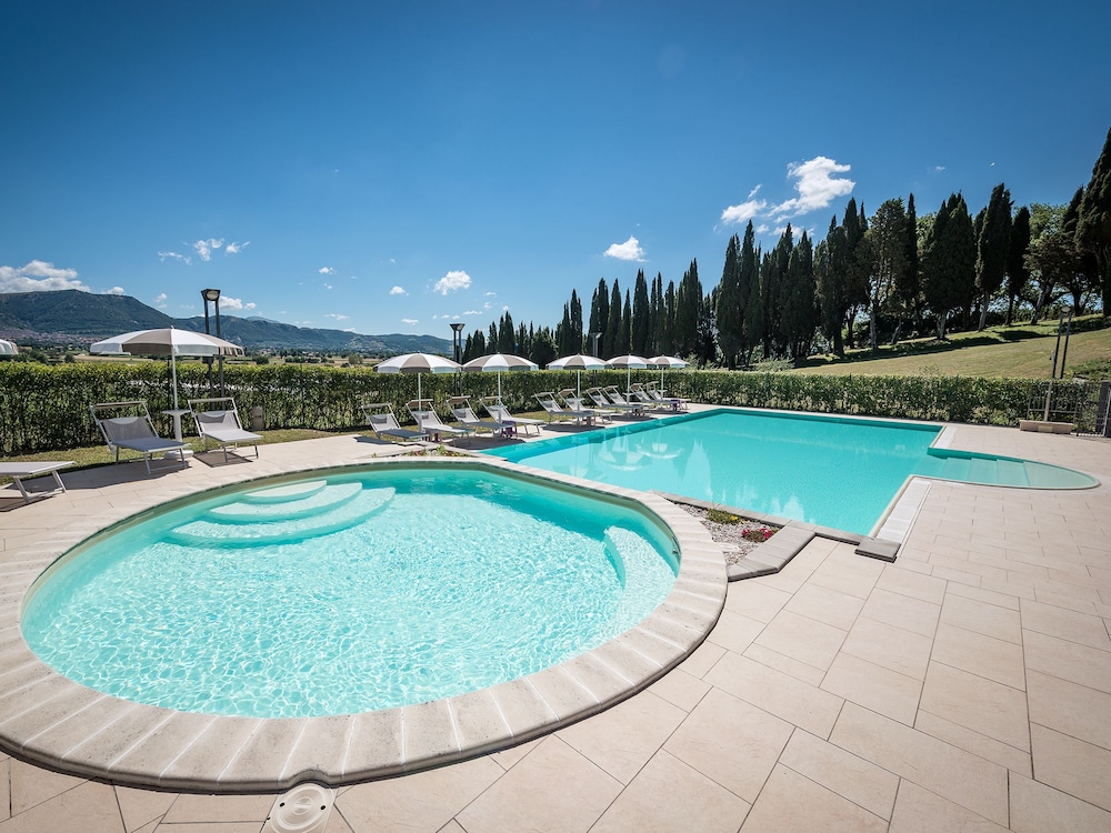 

Napoli - Gubbio - Hotel Villa Montegranelli