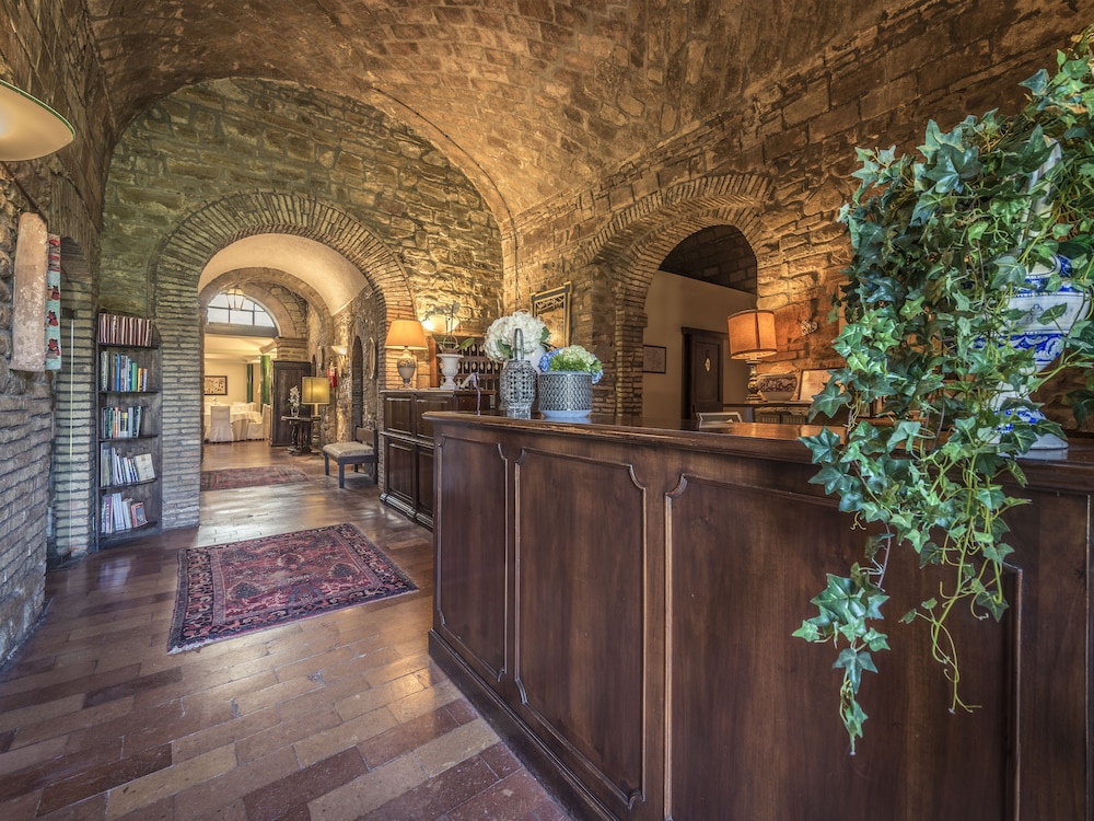 

Roma - Gubbio - Hotel Villa Montegranelli