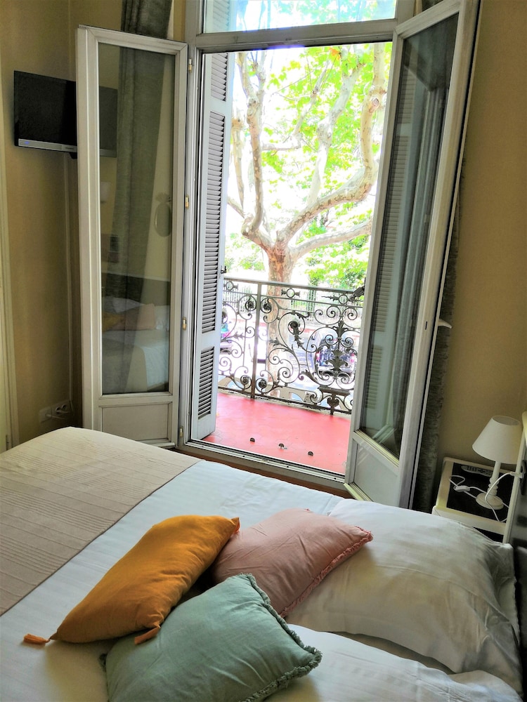 

Cagliari - Draguignan - Hôtel Le Victoria