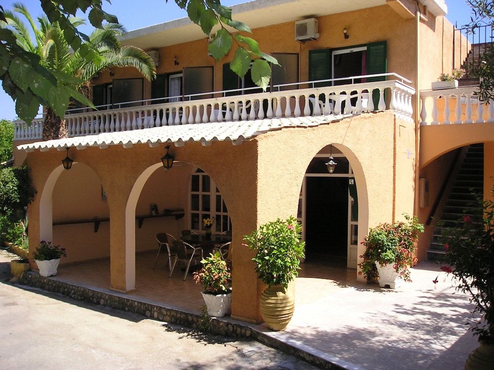 

Milano - Agios Georgios, Corfú - River Studios & Apartments
