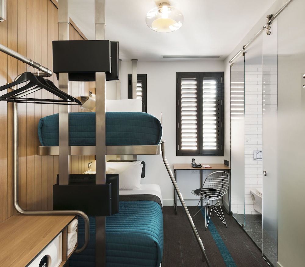 

Milano - Long Island City - Pod 39
