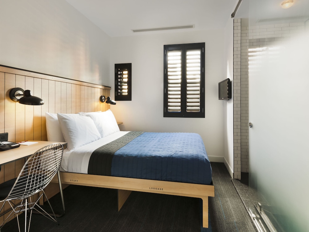 

Roma - Long Island City - Pod 39