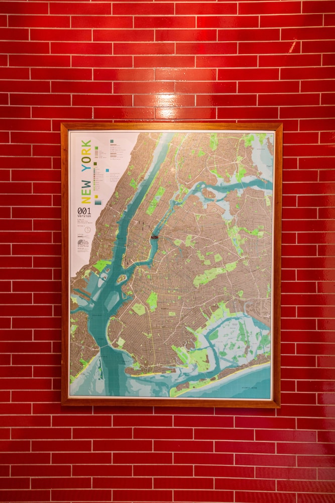 

Roma - Long Island City - Pod 39