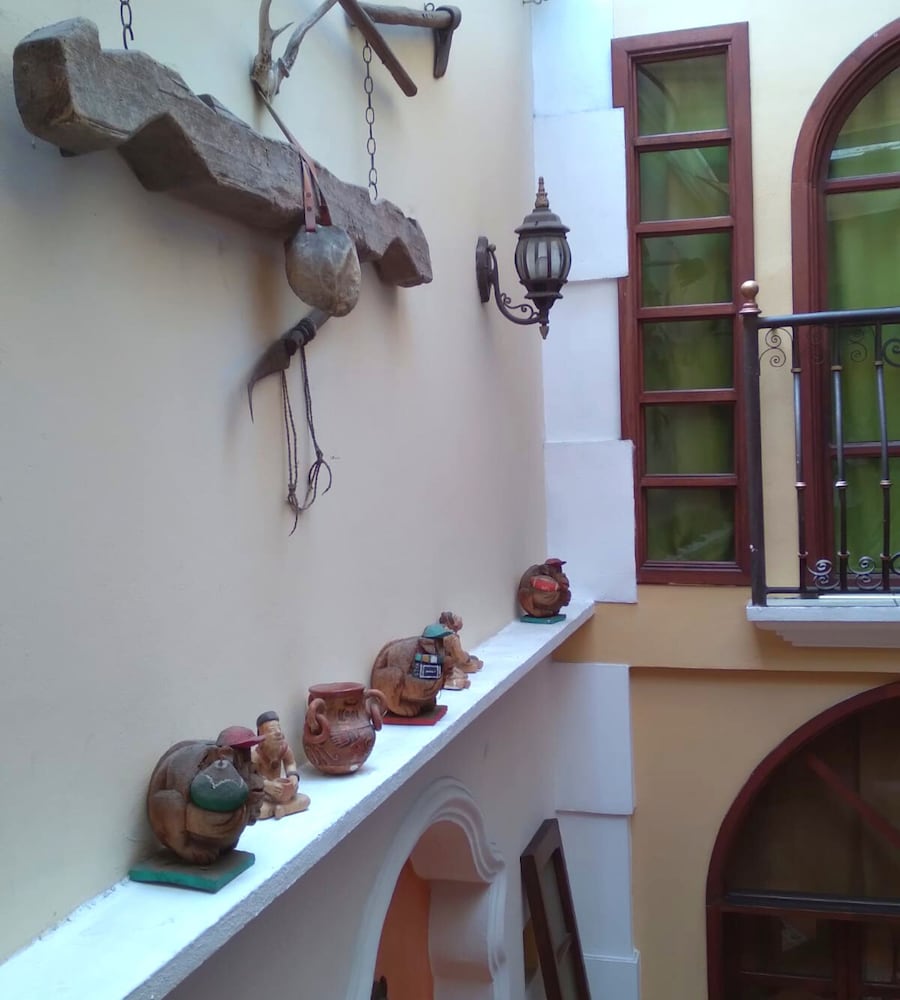 

Milano - San Salvador - Hotel Villa Florencia Centro