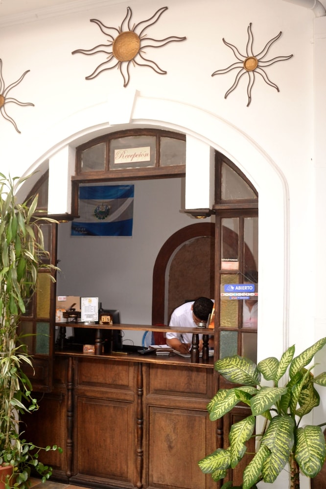 

Milano - San Salvador - Hotel Villa Florencia Centro