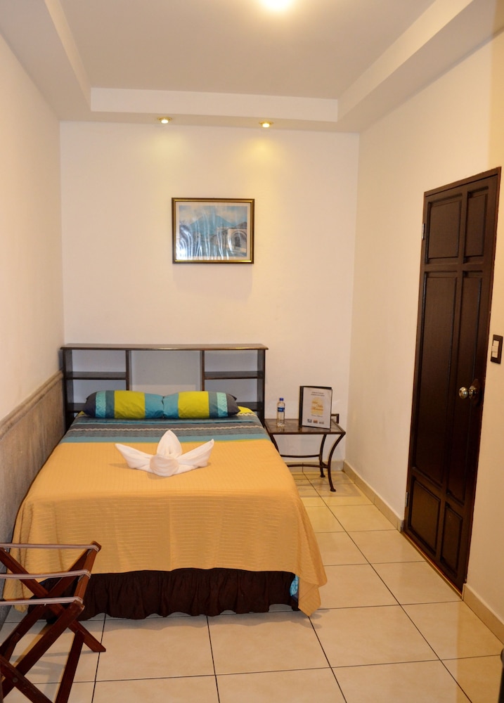 

Milano - San Salvador - Hotel Villa Florencia Centro