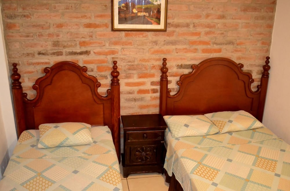 

Milano - San Salvador - Hotel Villa Florencia Centro