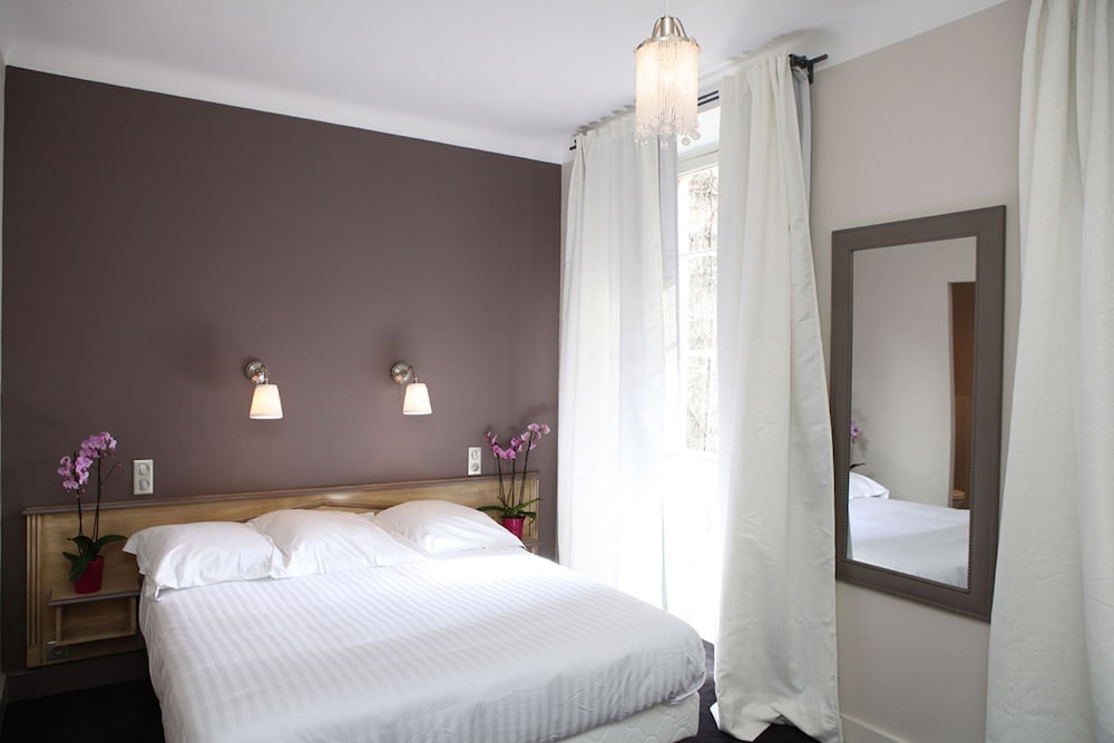 

Napoli - Pau - Hôtel Le Roncevaux