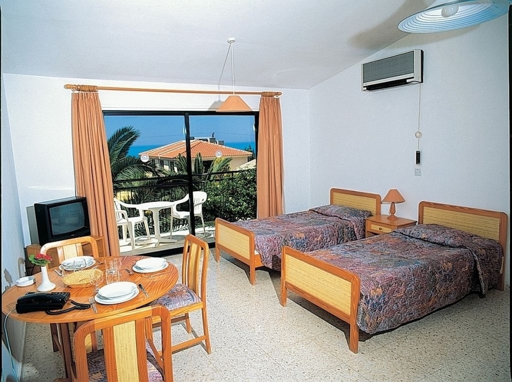 

Verona - Polis - Tavros Hotel Apartments