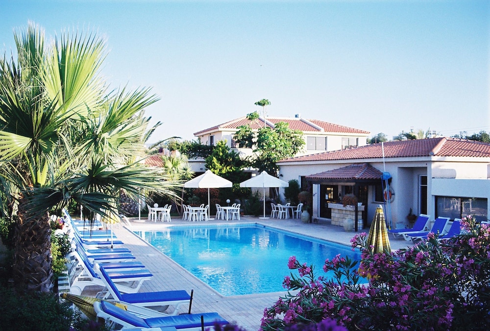

Bologna - Polis - Tavros Hotel Apartments