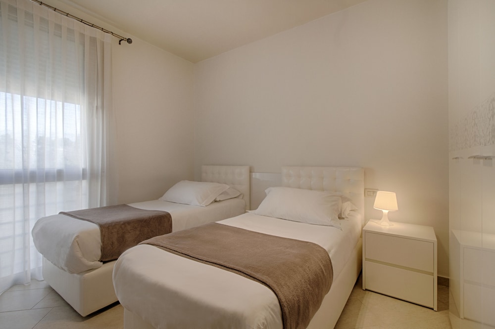 

Roma - Tirana - The Rooms Apartments Tirana