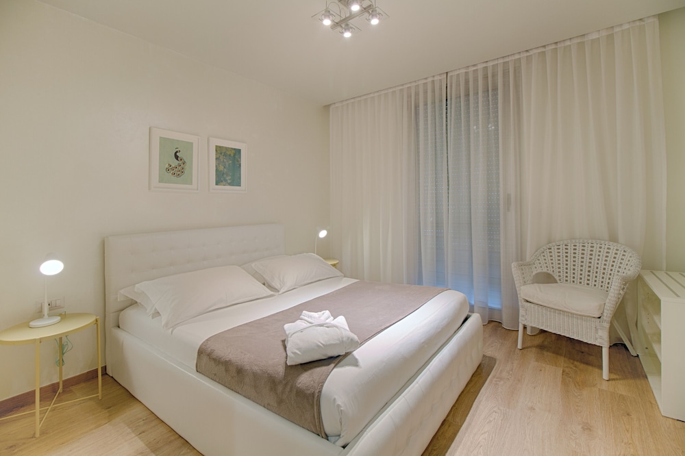 

Pescara - Tirana - The Rooms Apartments Tirana